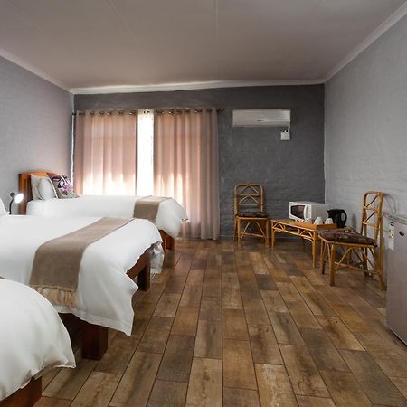 Merino Inn Hotel Colesberg Exteriör bild